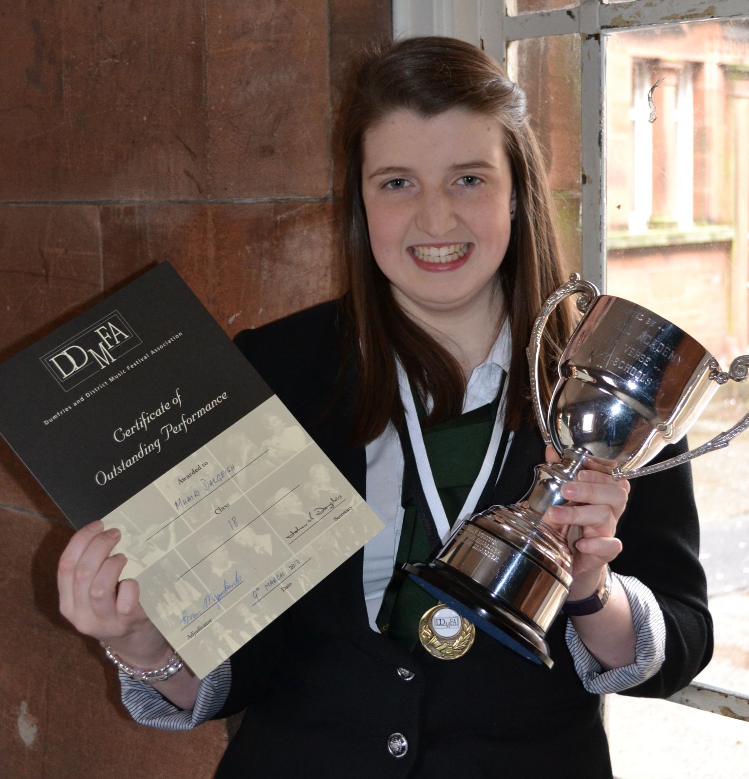 Class 18 winner Mhairi Dalgleish with her outstanding certificate
