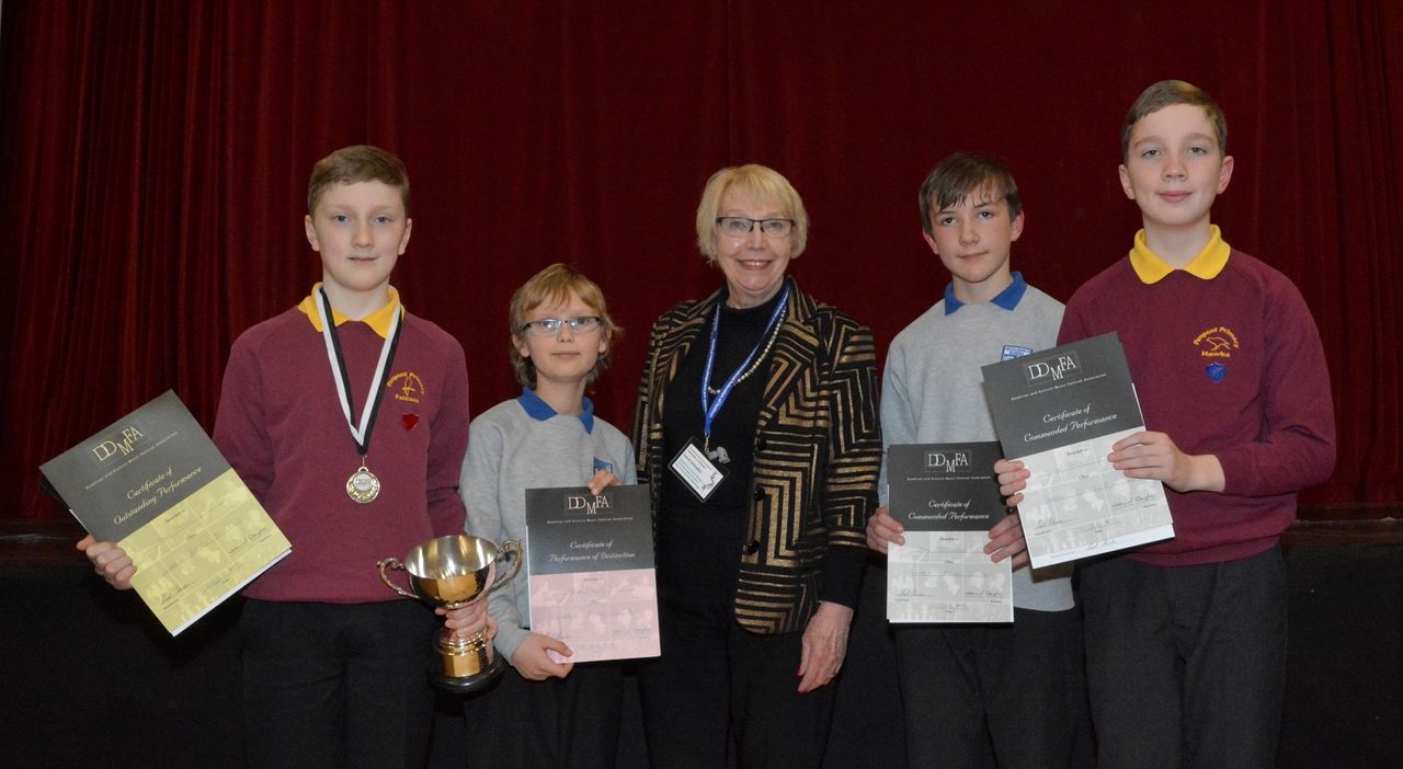 Competitors in class 6 with adjudicator